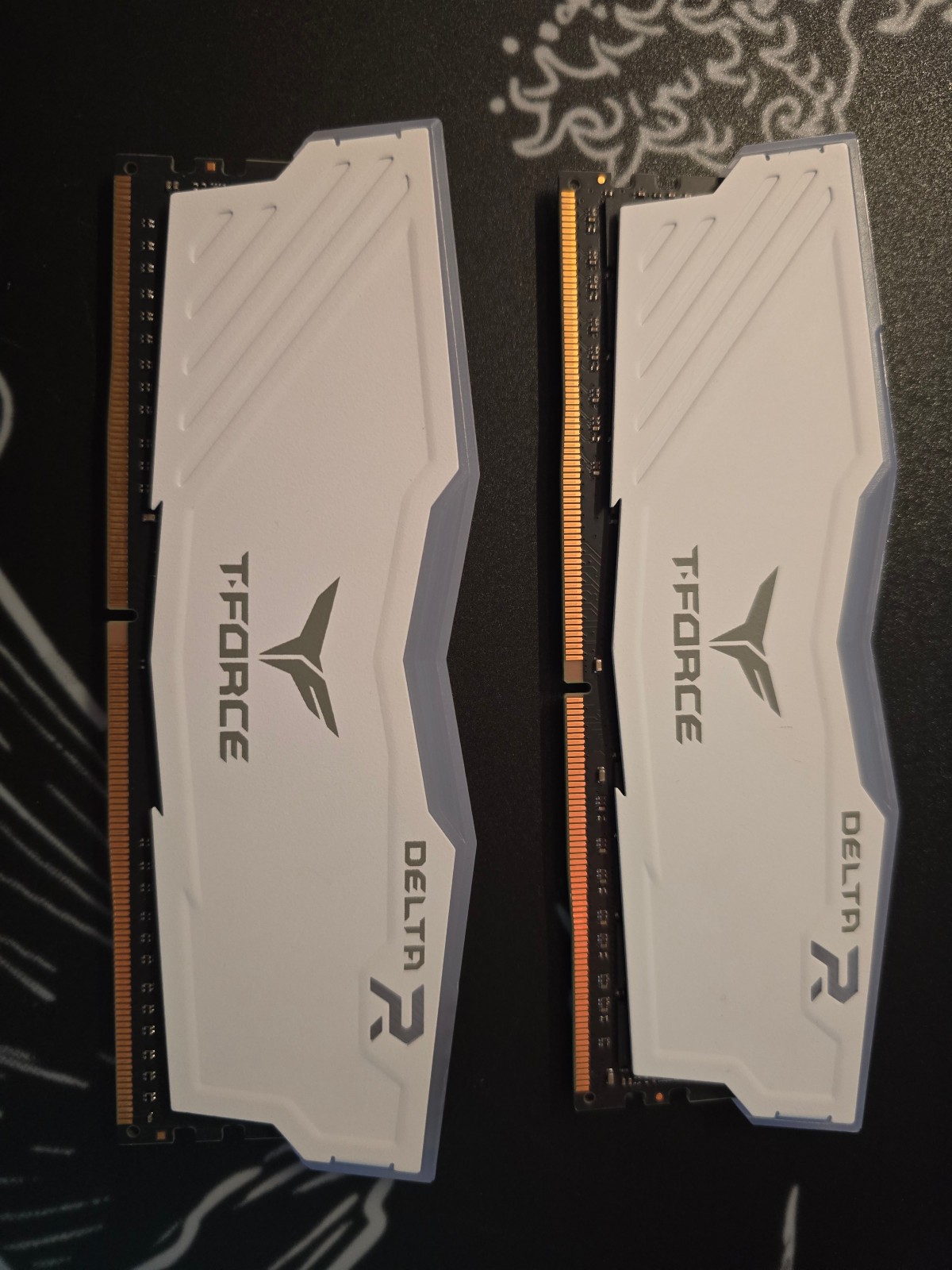 TEAMGROUP T-Force Delta R RGB 16GB 2x8GB DDR4-3000 CL16 RAM White