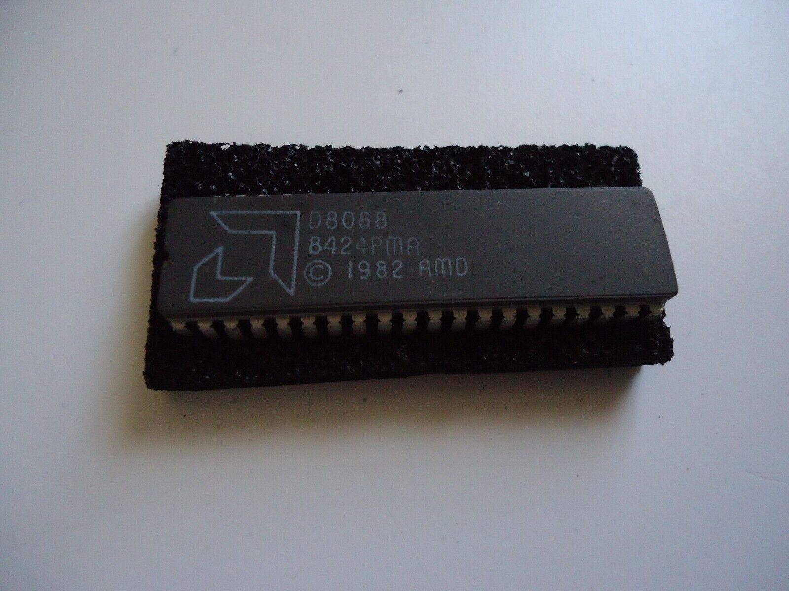 Intel D8088 Microprocessor   NOS
