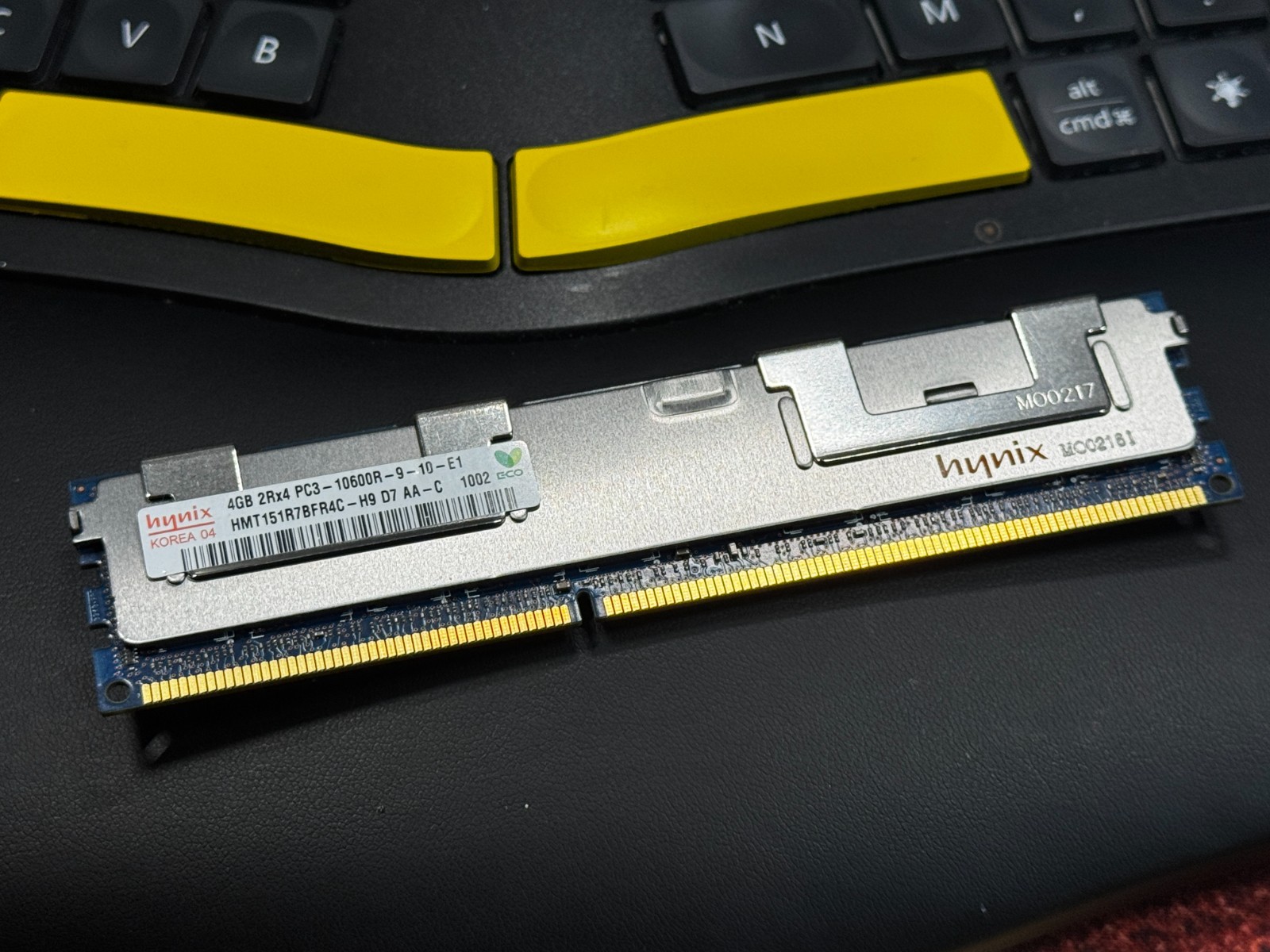 Lot of 8 Sticks of 4GB Server RAM DDR3 with Heat Sinks