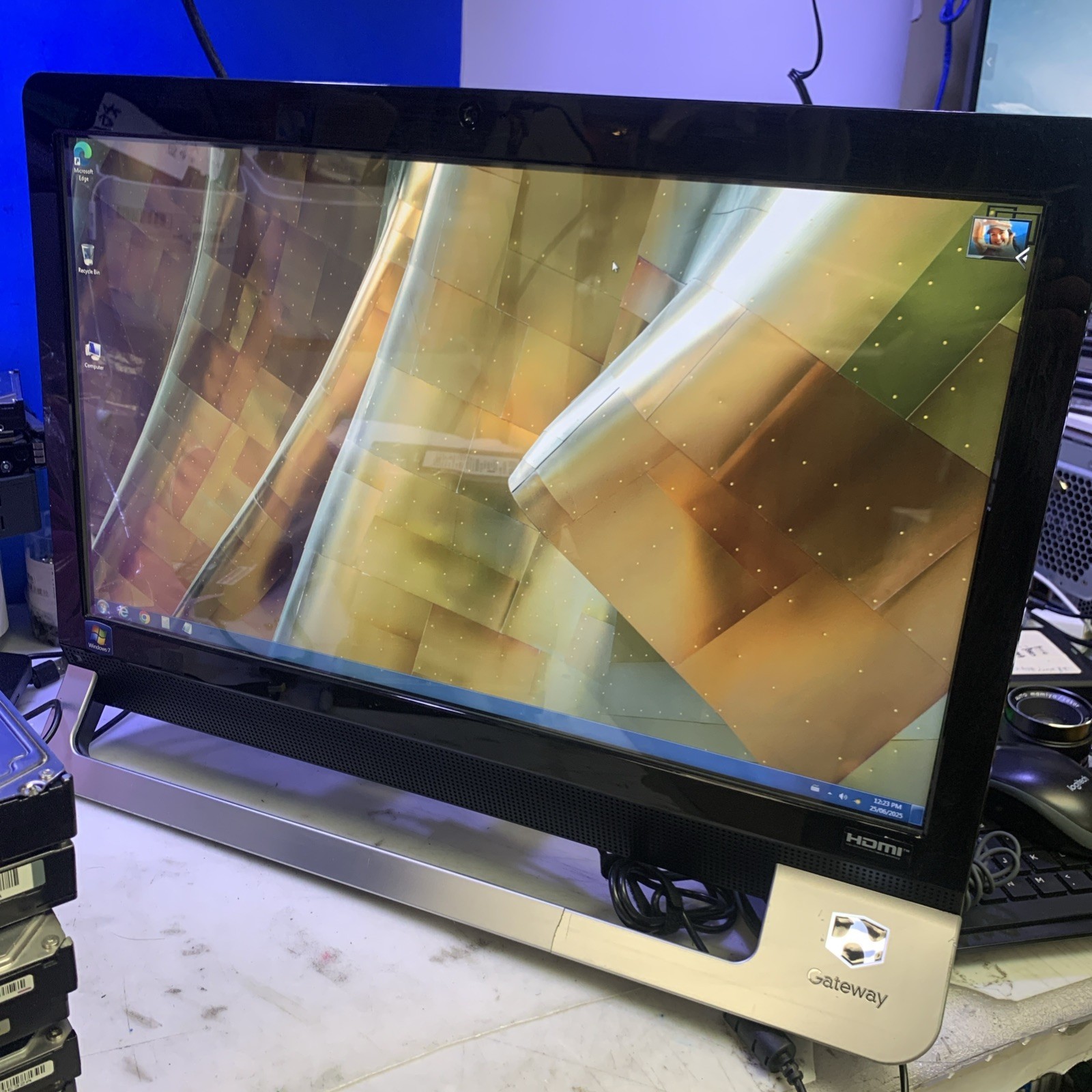 Gateway All-in -One Touchscreen ZX4451 AMD A6-3620 2.2GHz 6GB 1TB HD Win7 Home