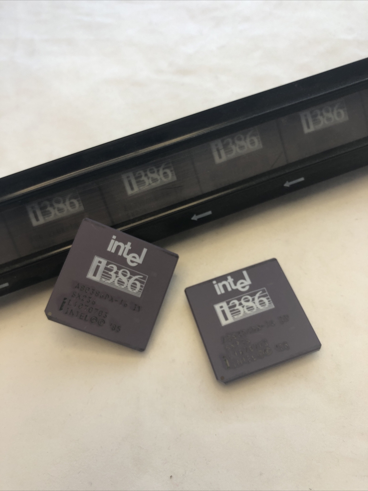 INTEL 386DX-16Mhz Gold Ceramic PGA Processor Chip i386 80386 386 CPU SX236