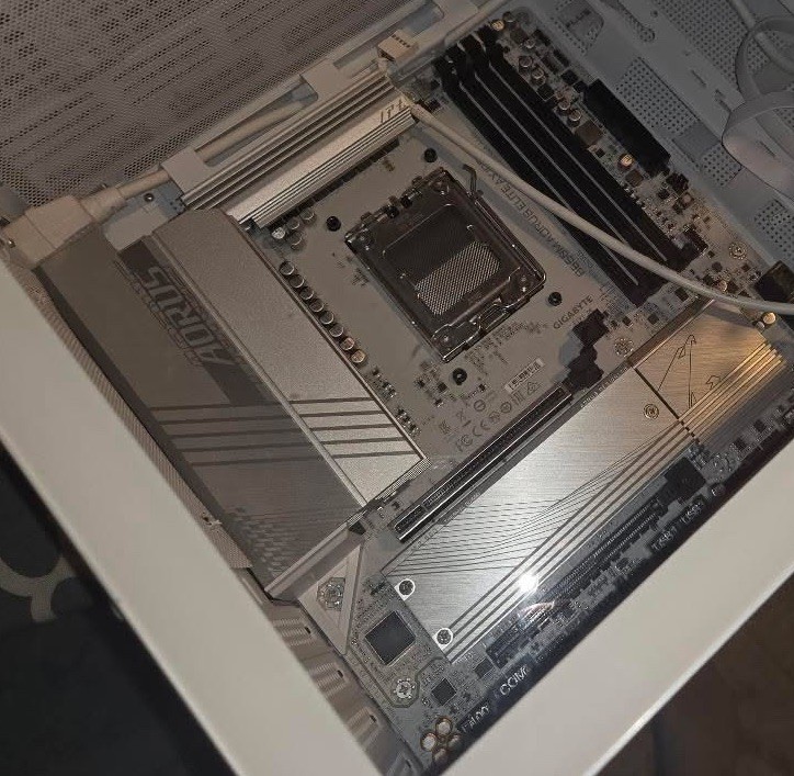 GIGABYTE B650M AORUS ELITE AX ICE AM5 LGA 1718 AMD B650 M-ATX Motherboard, DDR5,