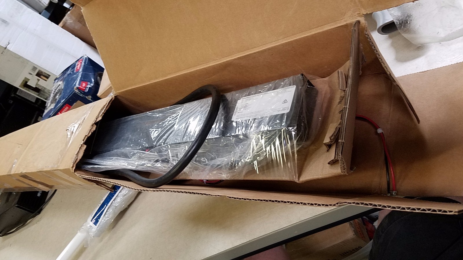 Sentry Switched CDU CWG‑24V2C415C1 Rackmount PDU New open box FAST shipping