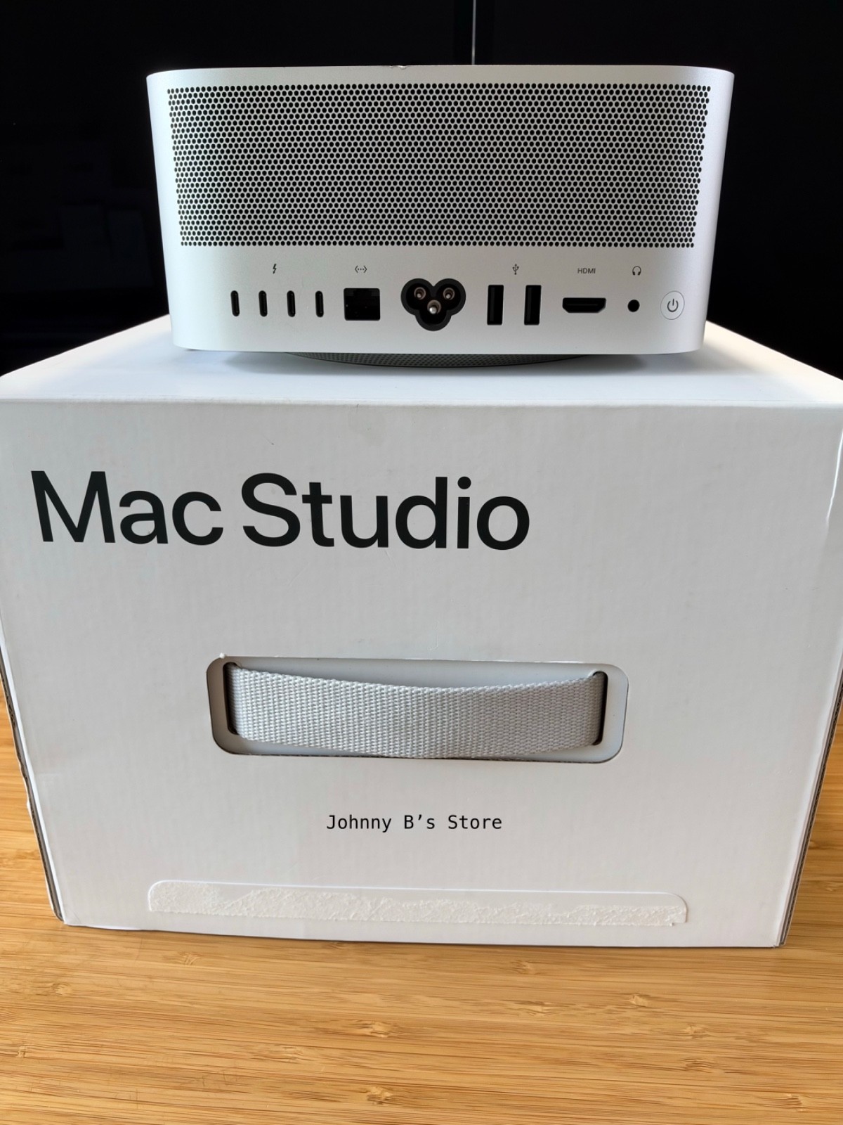 Apple Mac Studio M1 Ultra, 20c CPU, 64c GPU, 128GB RAM, 2TB, AppleCare - MINT