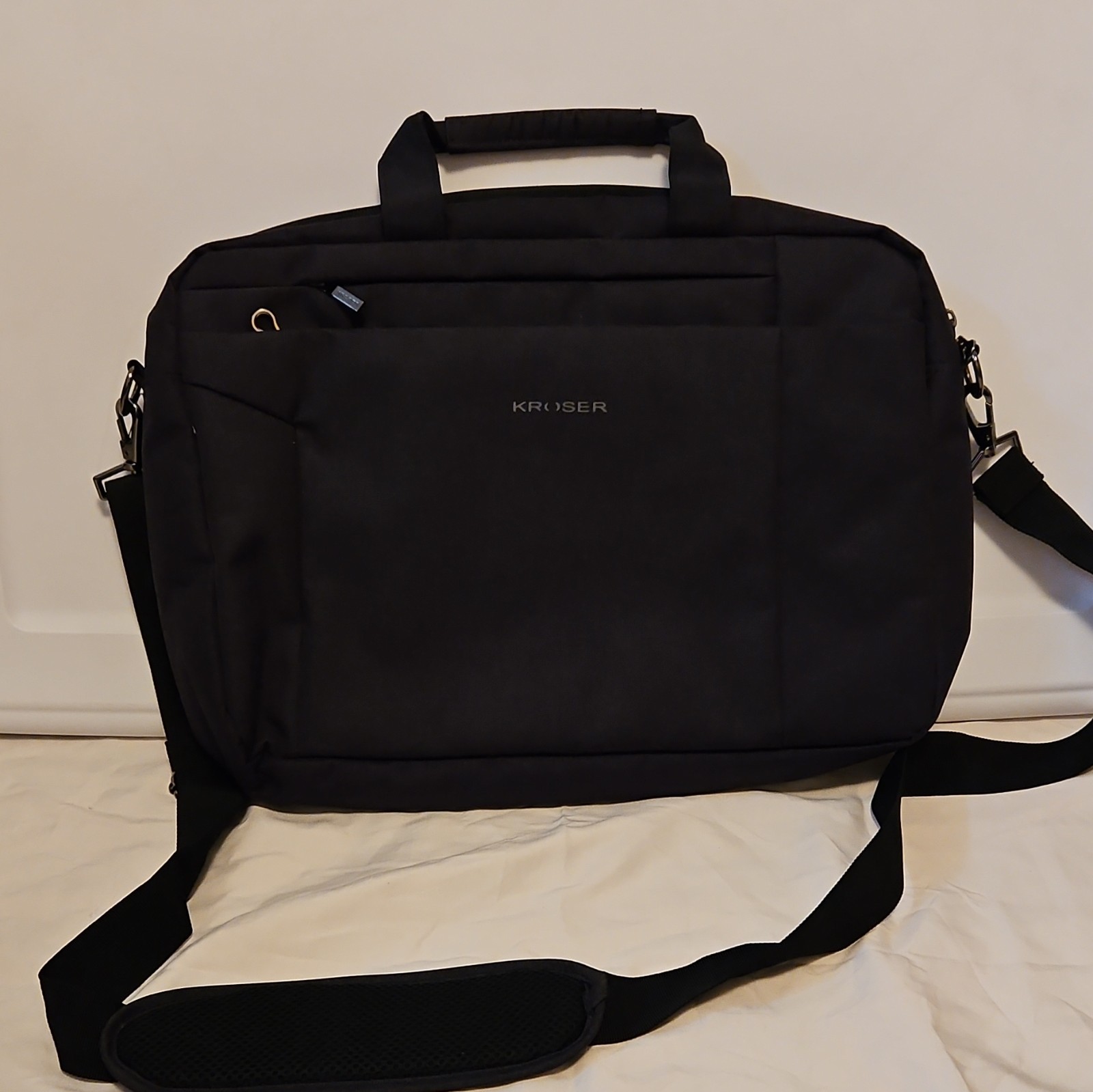 Kroser Black Polyester Shoulder/Messenger Bag Padded Partitions Solid