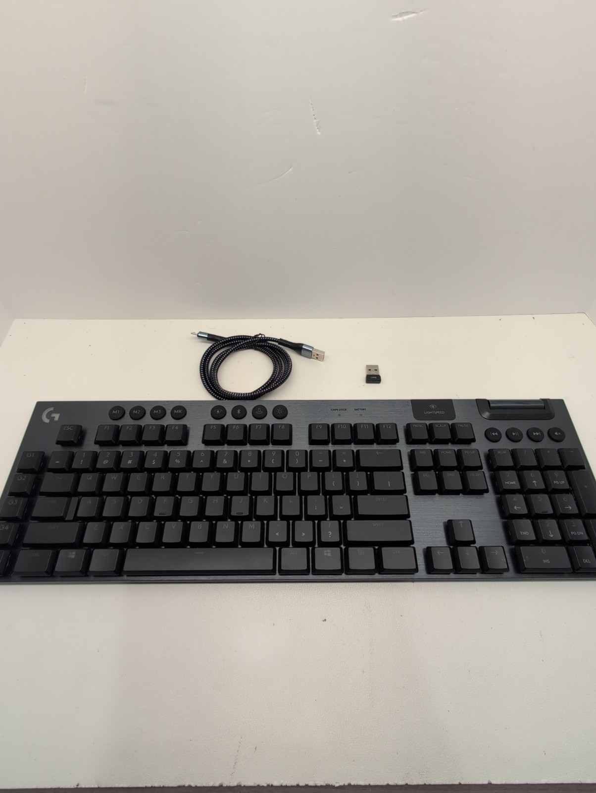 Logitech G915 LIGHTSPEED Wireless RGB Gaming Keyboard clicky switch with dongle