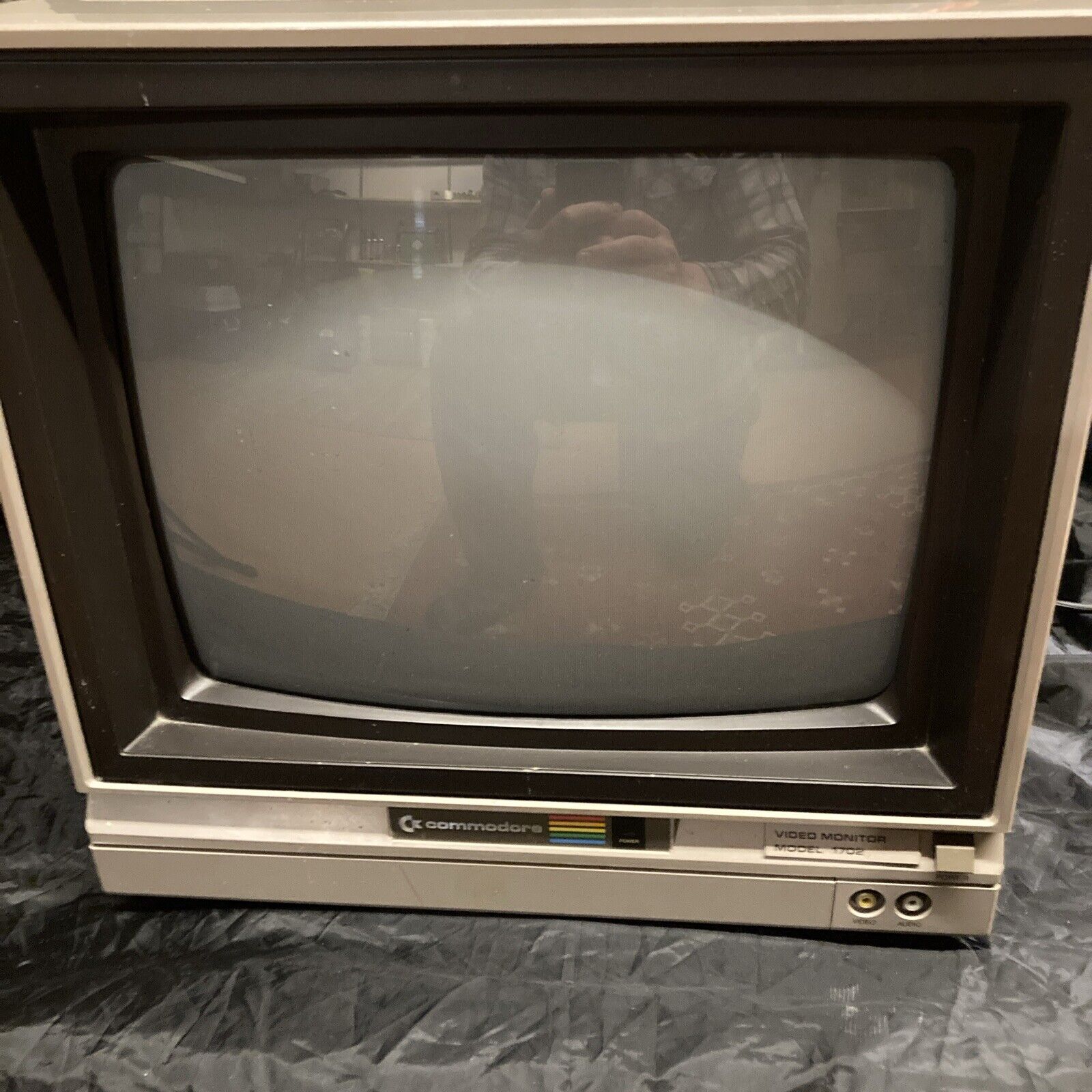 Commodore Model 1702 Computer Monitor from 1984 Powers On Vintage Gaming 64