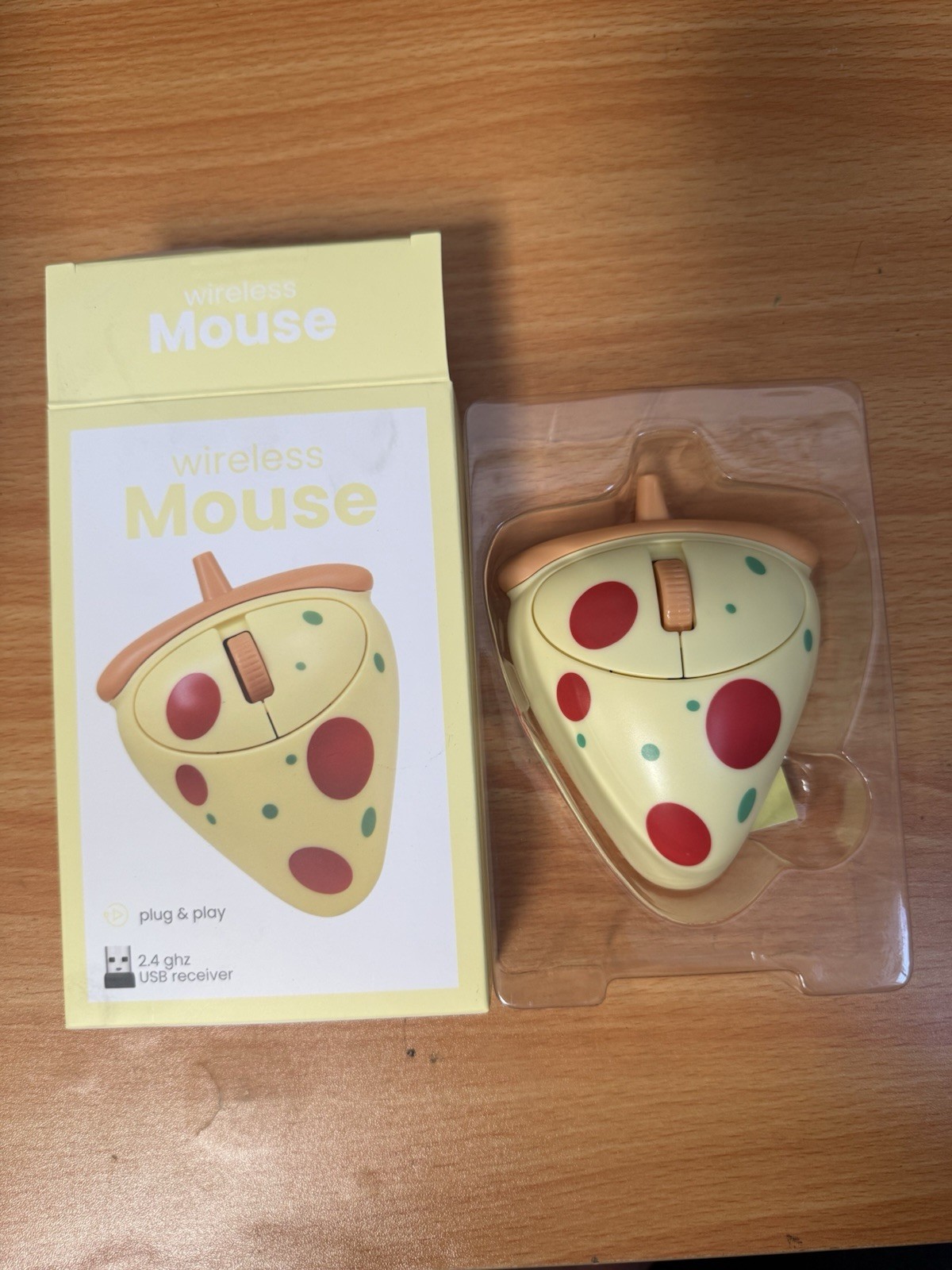 NEW Vivitar 'Pizza Slice Shaped' Novelty Computer Mouse Yellow Wireless USB