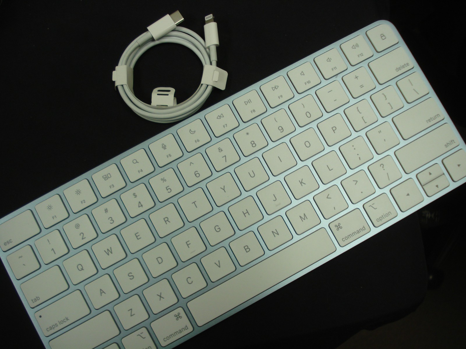 BRAND NEW OEM Apple A2450 BLUE Magic Keyboard w/ Charge cable MK2A3LL/A EMC 3619