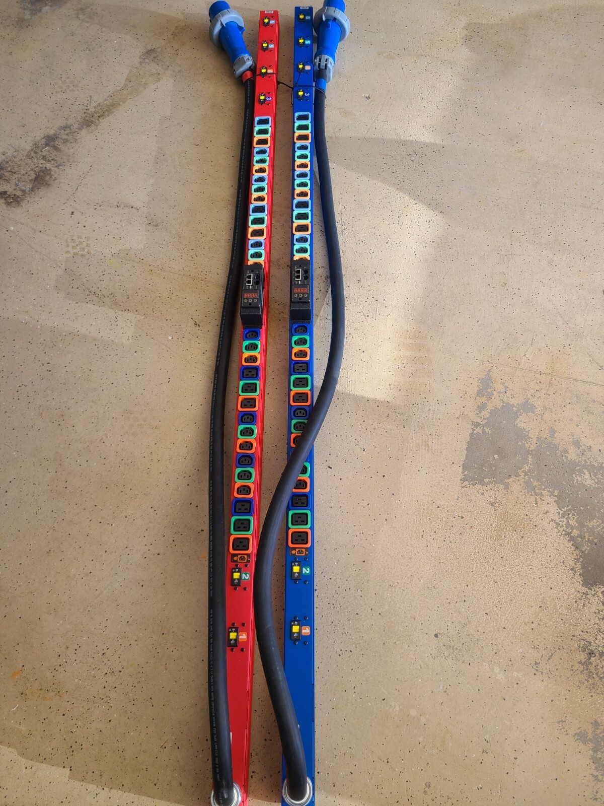 Vertiv Rack PDU-In/Out Monitored-Switched-[24xC13][6xC19] 