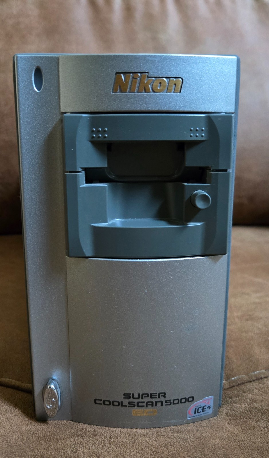 Nikon Super Coolscan 5000 ED – Film/slide scanner (35 mm) - CCD - 1 in x 1.5 in 