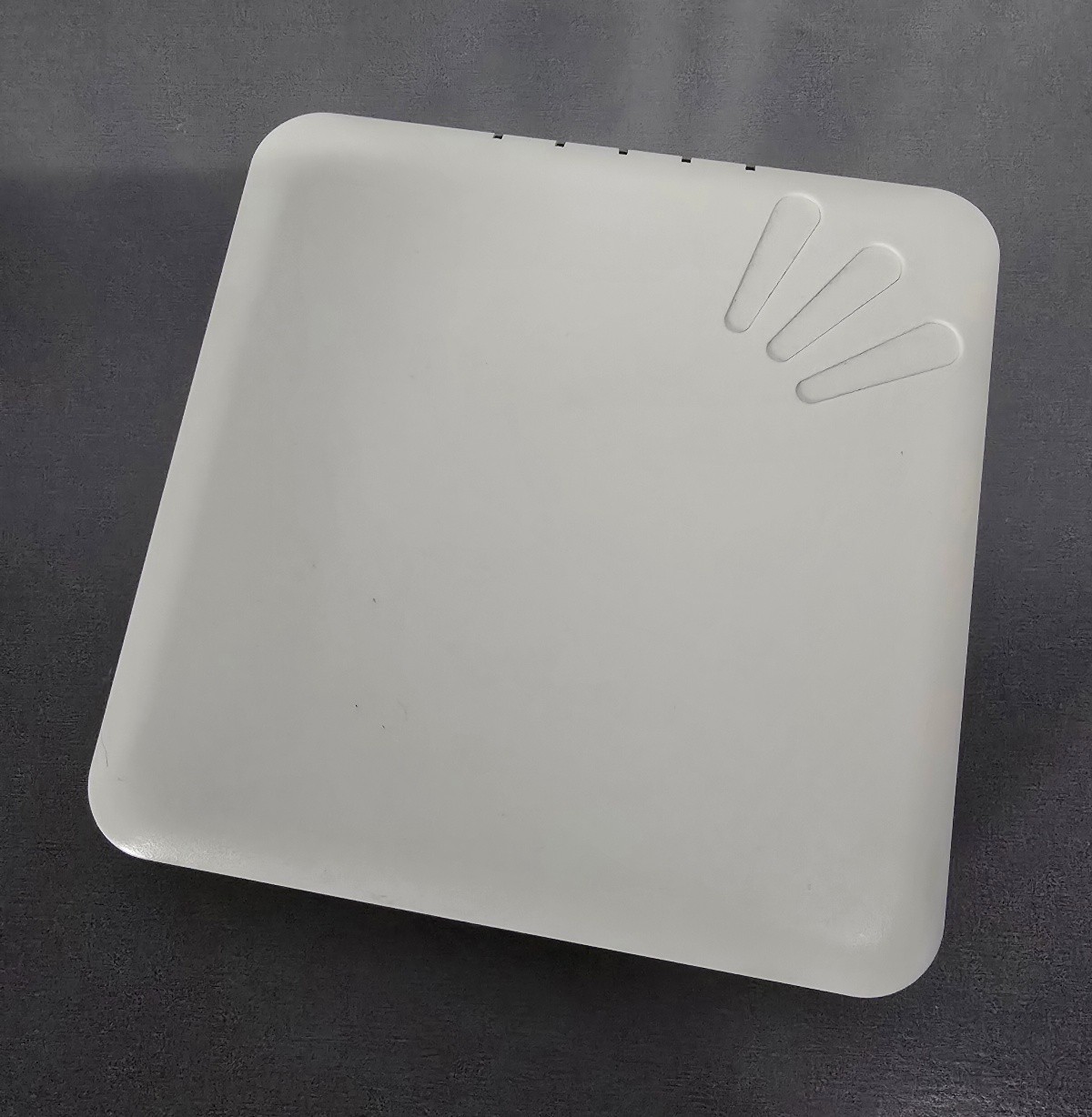 901-R300-US02: Pre-owned Ruckus Wireless ZoneFlex R300 Wireless Access Point
