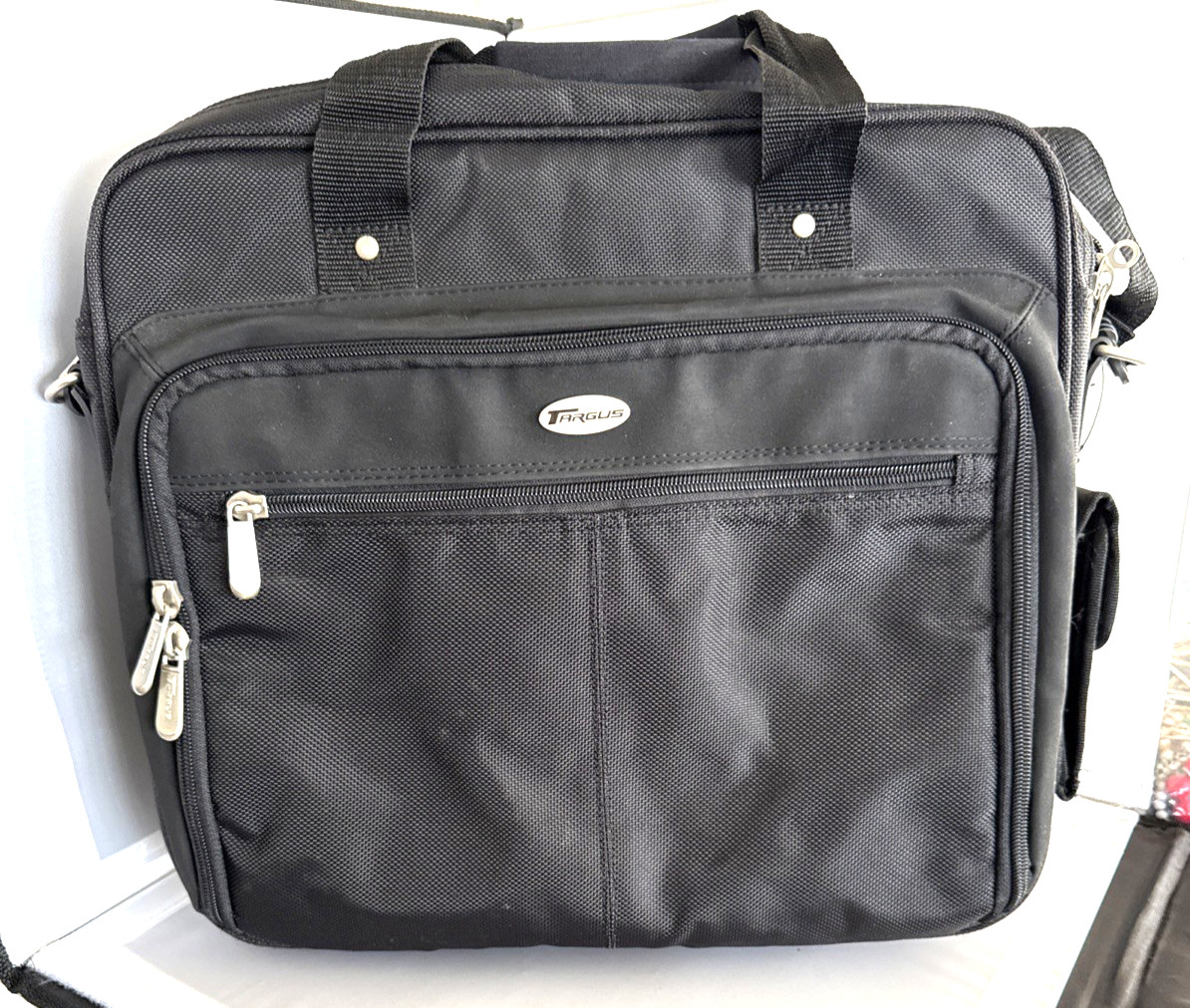 Targus Top Padded Loading Laptop Shoulder Bag Model#: TTL 400-02 Black