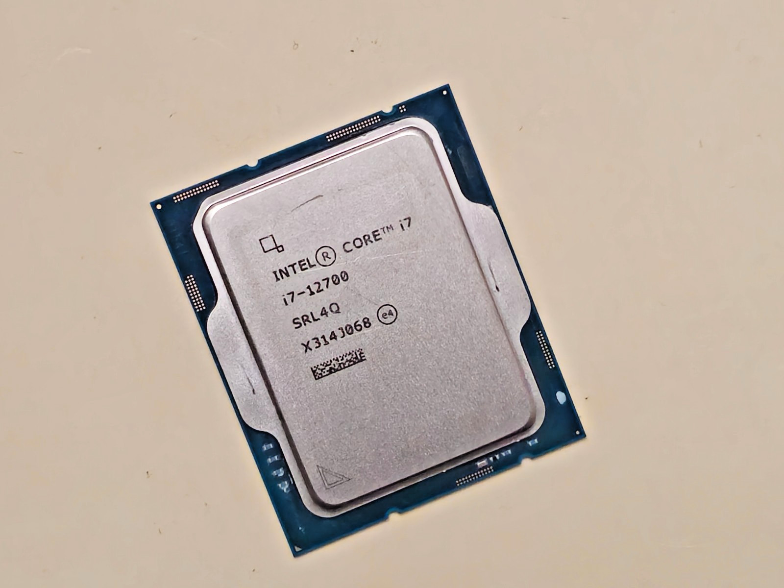 Intel Core i7-12700 @ 2.10 GHz  ( Turbo 4.90 GHz ) Desktop Processor ( LGA1700 )