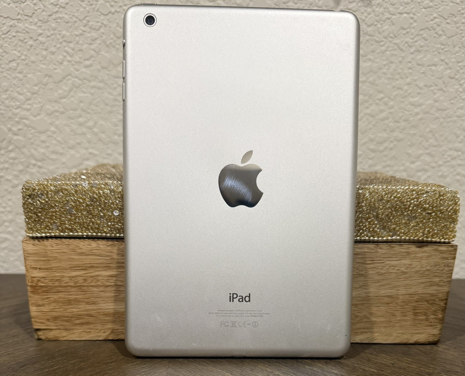 APPLE IPAD MINI 1ST GEN WIFI 16GB White/Gray Functions Cracked Screen