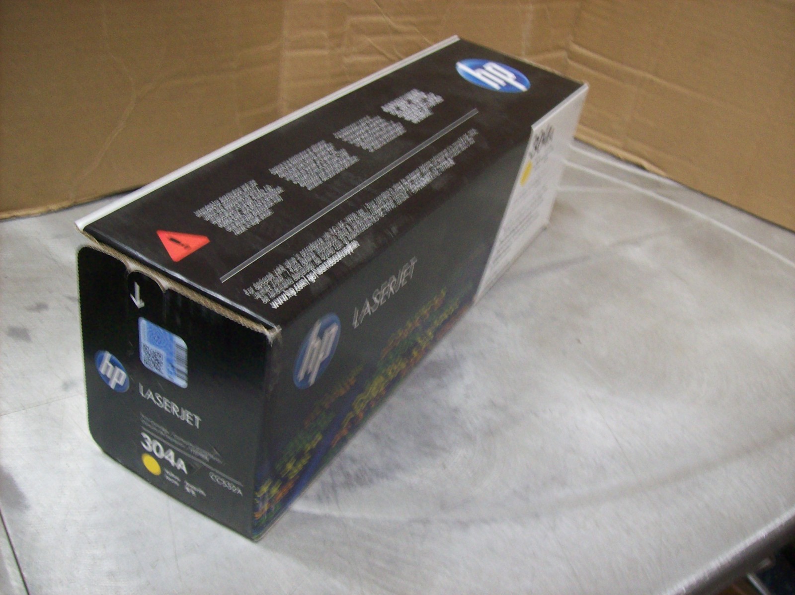 HP Copy Yellow Toner 304A / CC532A - SEALED BOX
