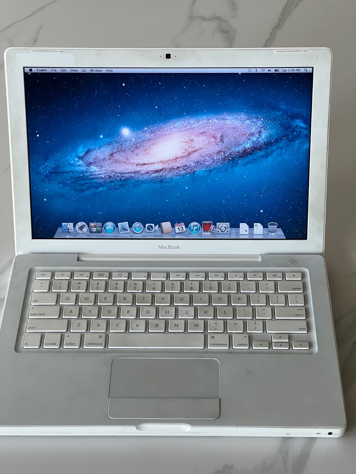2008 Apple MacBook 13" Core 2 Duo 2.1GHz 2GB RAM 20GB HDD - No Battery & Adapter