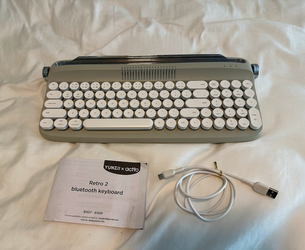 YUNZII x ACTTO Retro Bluetooth Keyboard (B309, Sweet Mint)