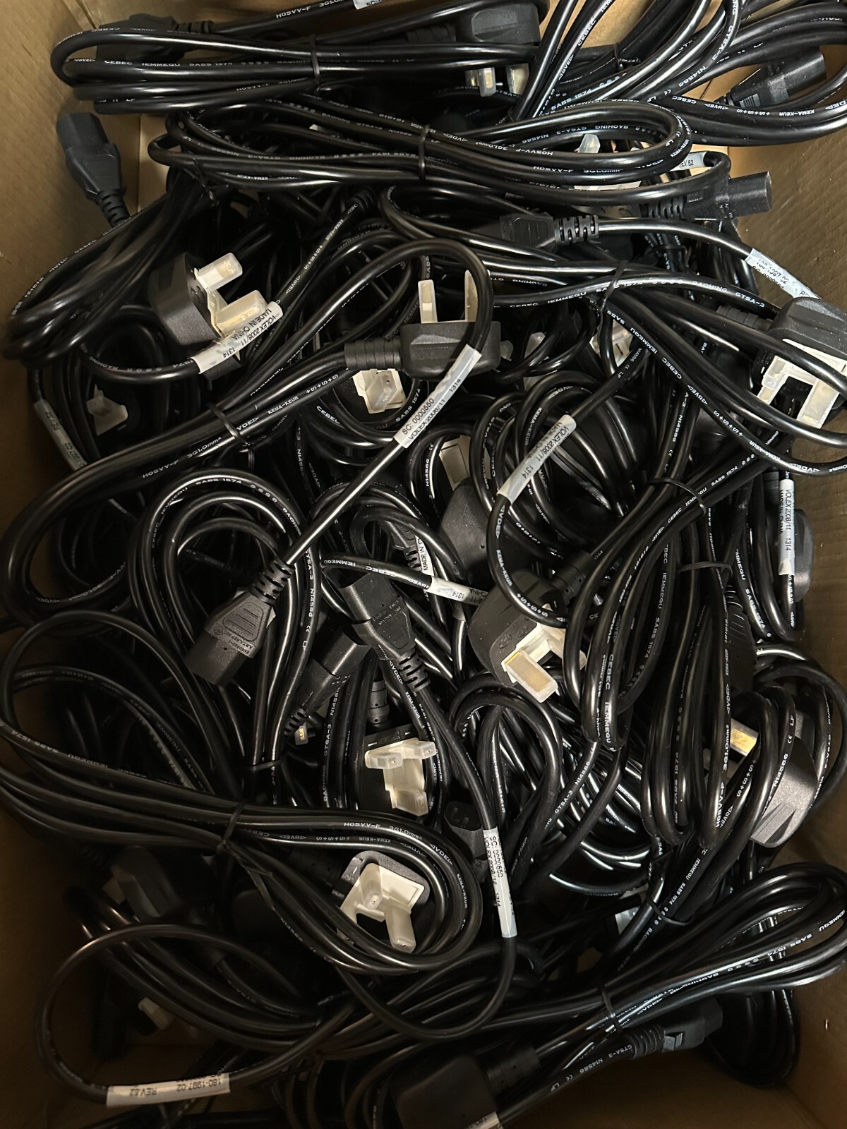 LOT OF 47x C13 Kettle Type UK 1.2M Lead 3 Pin Mains Power Cable Black