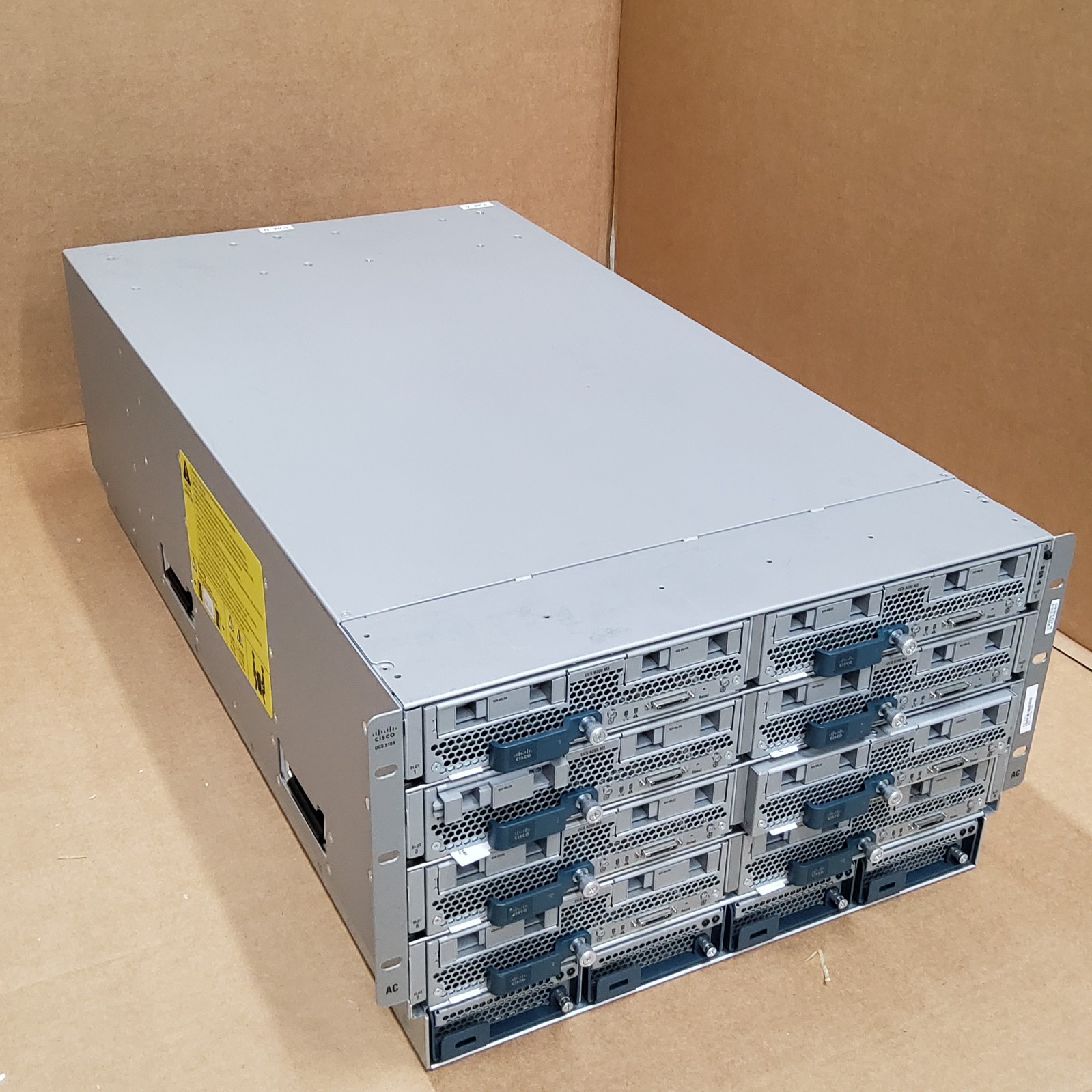 Cisco UCS 5108 Blade Server Chassis 8x UCS-B200-M3 2x UCS 2204 NO CPU NO Memory