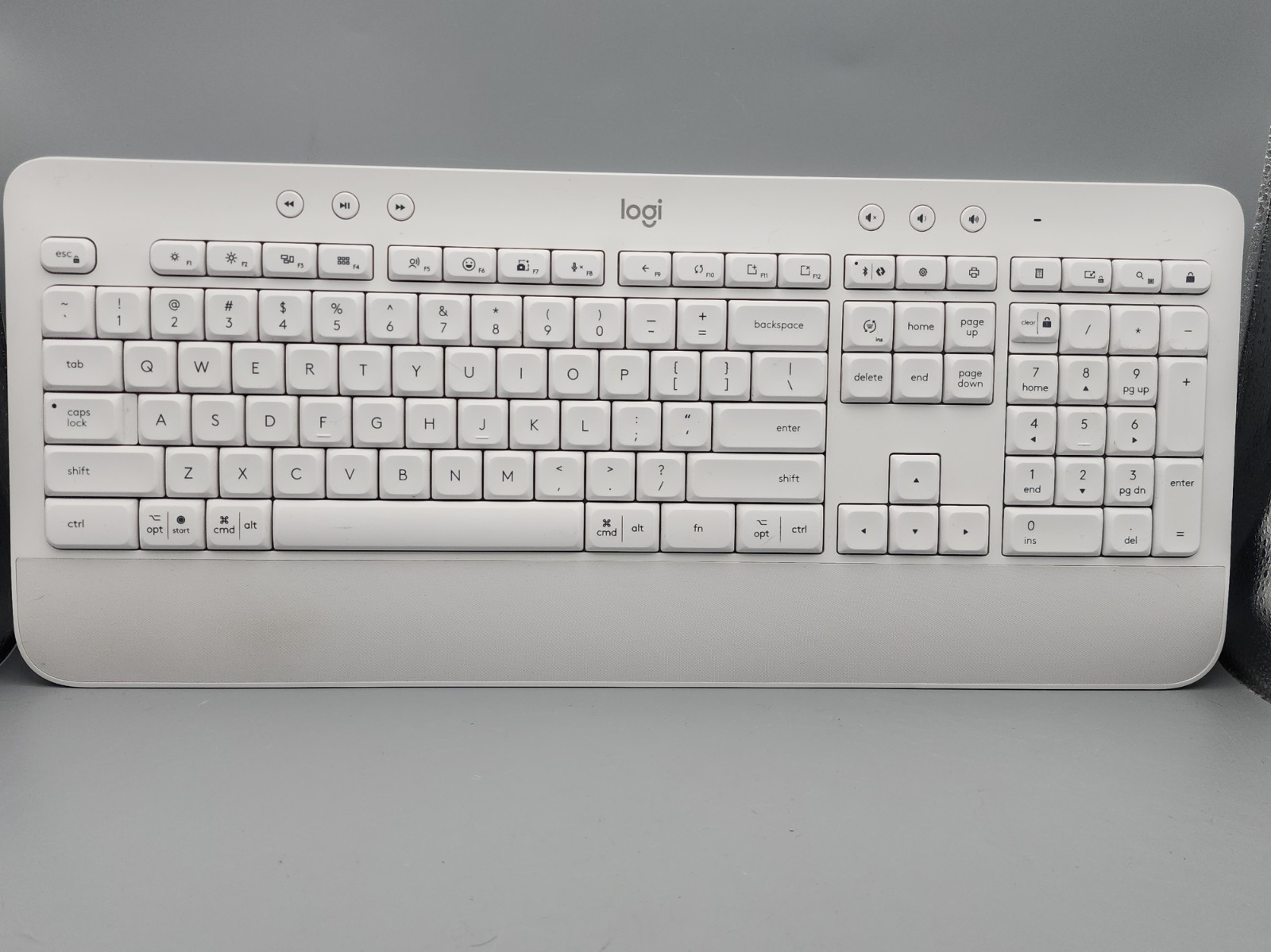 Logitech Signature K650 Wireless/ BT Comfort Keyboard NO DONGLE - White FREE S\H