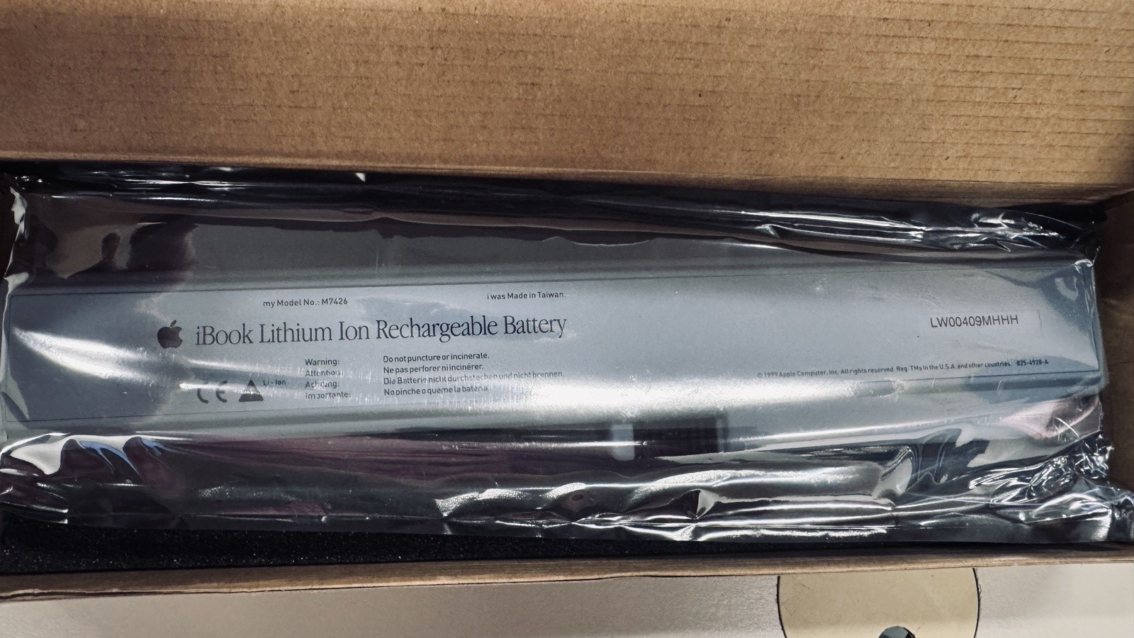New Old Stock Apple M7426 iBook Clamshell Series Lithium Battery LW00409MHHH