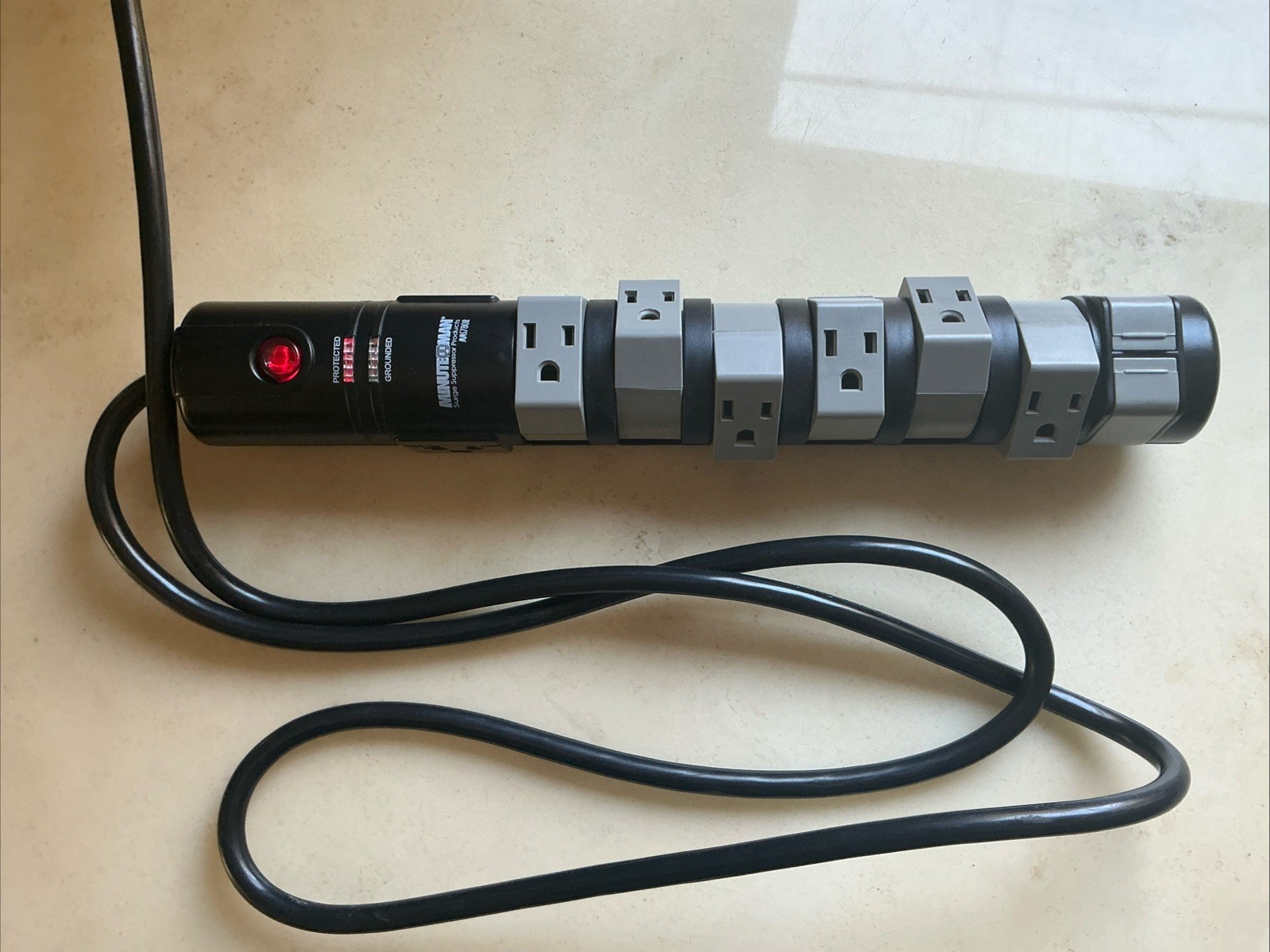 Minuteman Power Technologies 8 Outlet 6 Rotating Surge Suppressor MMS780R Used