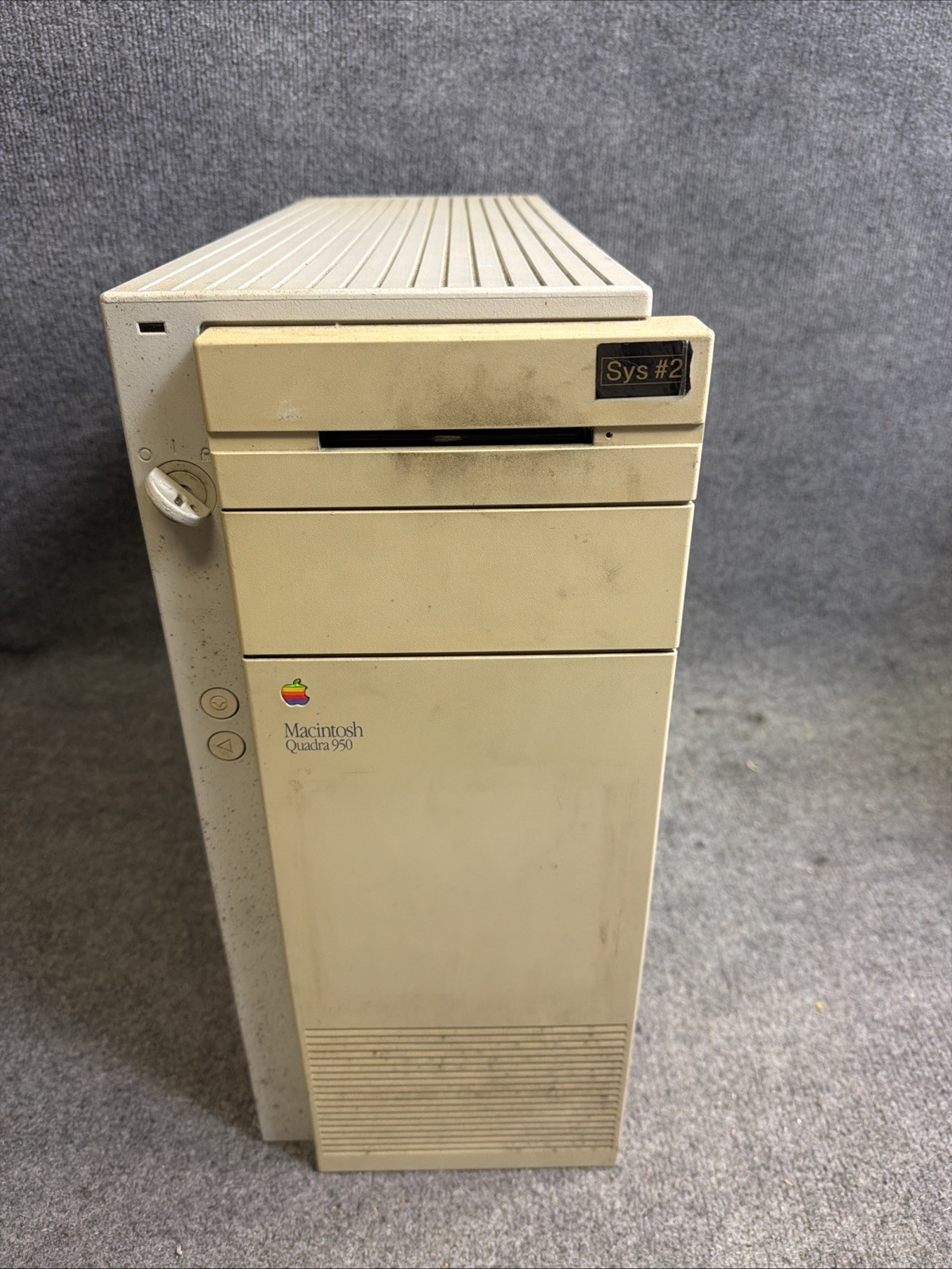 Vintage Apple Macintosh Quadra 950 w/ Key - (FOR PARTS)