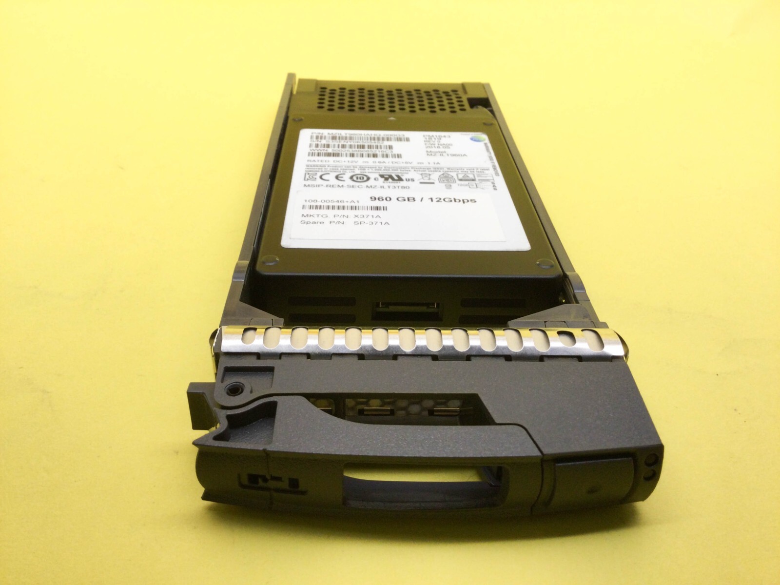 X371A NETAPP 960GB SAS 12Gb/s 2.5'' SSD 108-00546+A1 A2 MZ-ILT960A MZ-ILT960B