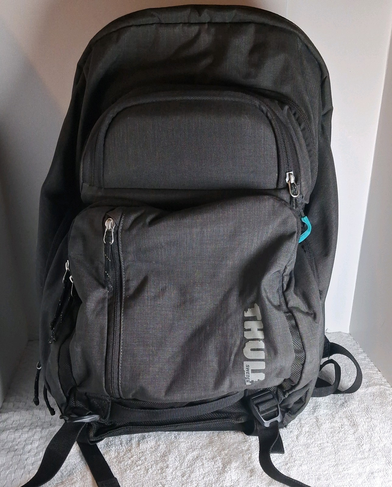 Thule Stravan Commuter 16” Laptop Backpack Sleeve Multi Pocket Gray Black