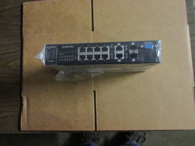 ZyXEL 8-Port FE L2 Switch ES3500-8PD