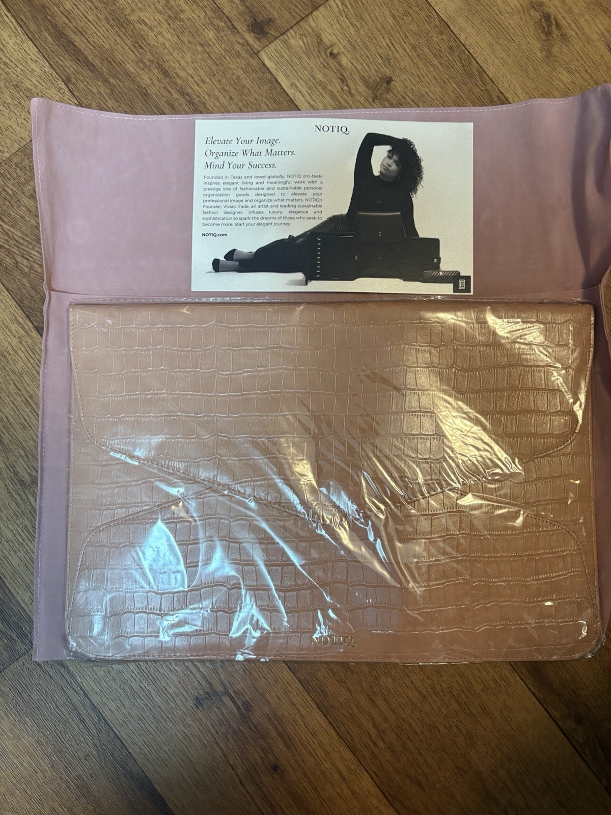 NOTIQ ENVELOPE LAPTOP CASE IN LILAC CROC EMBOSSED VEGAN LEATHER *NEW W/OUT TAGS*