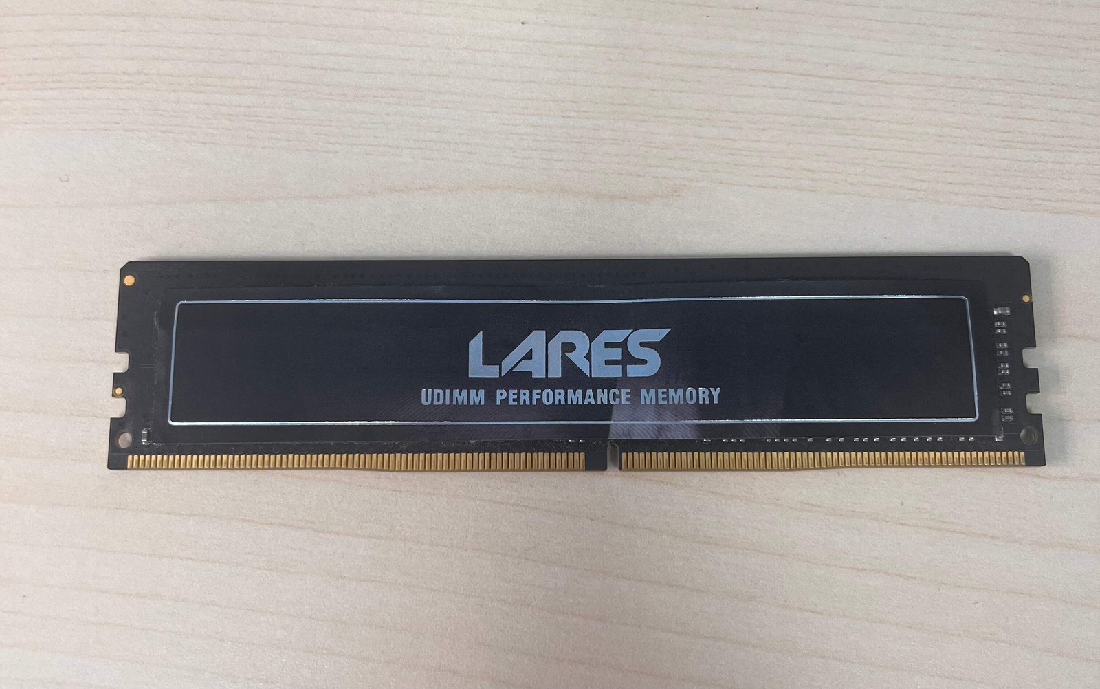 LEVEN Lares 4GB (1x4GB) DDR4 RAM Module - Black
