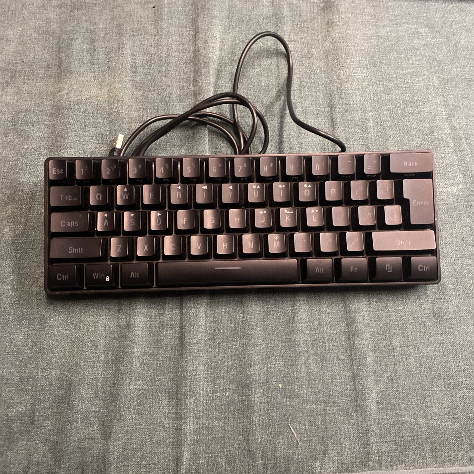 Snpurdri V700 Keyboard 61-Key RGB Streamer Gaming Keyboard