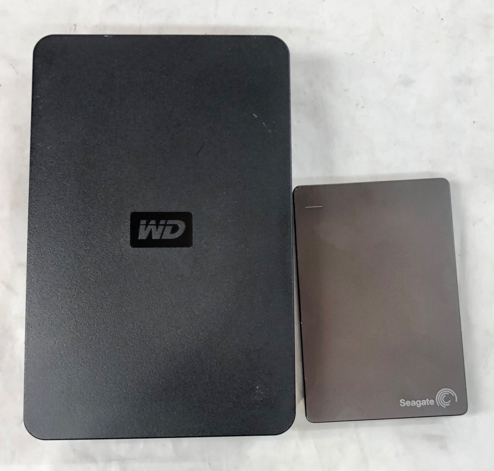 2 HDDs Seagate 1TB Backup Plus Portable & WD Elements 1.5TB Desktop External HDD
