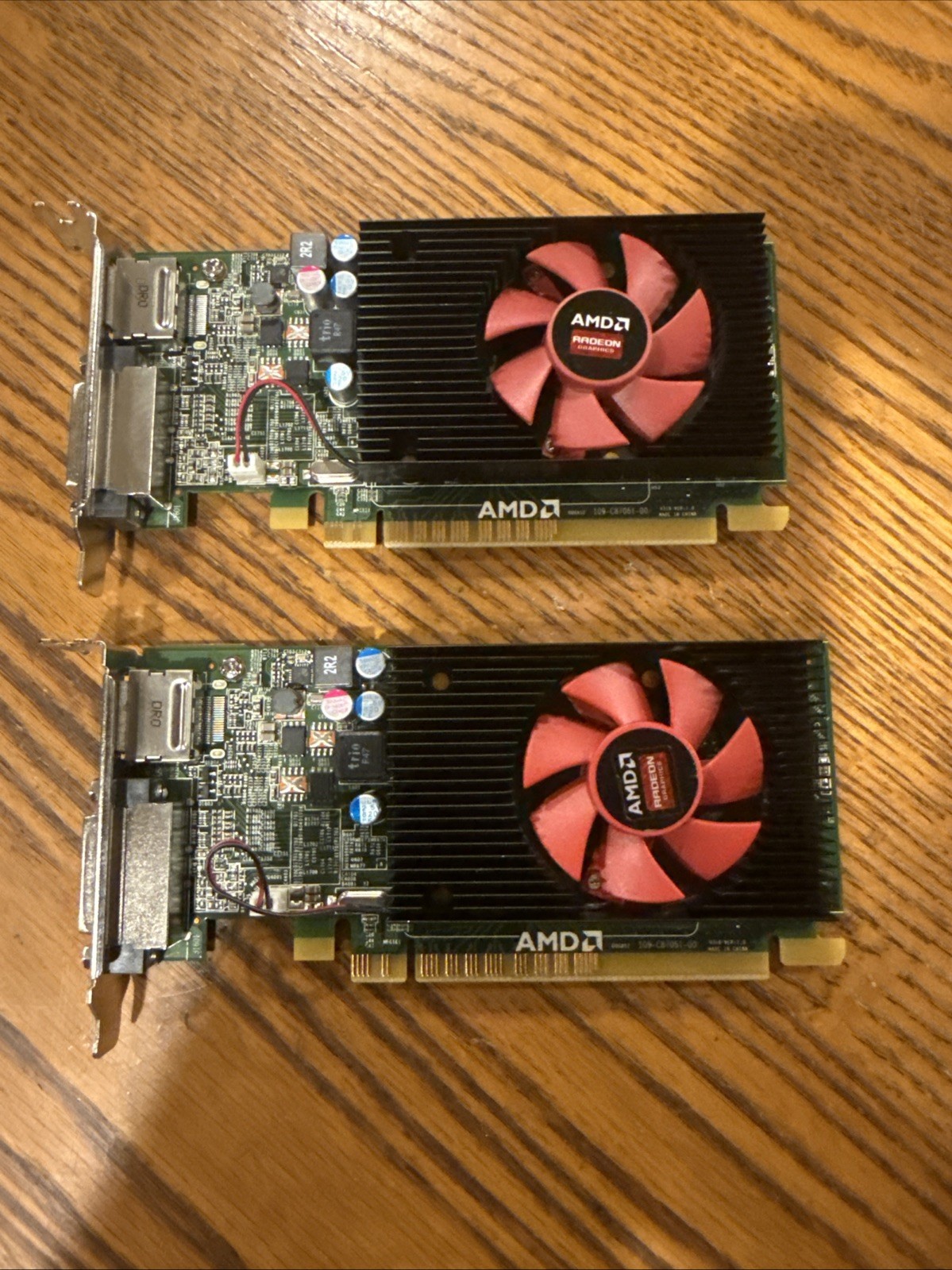 Dell AMD Radeon 2GB DisplayPort DVI PCIe (0X0CVJ) Graphics Card C870
