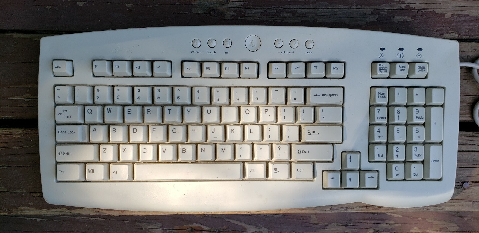 Vintage Computer Keyboard Wired Clicky Keys White Tested & Working