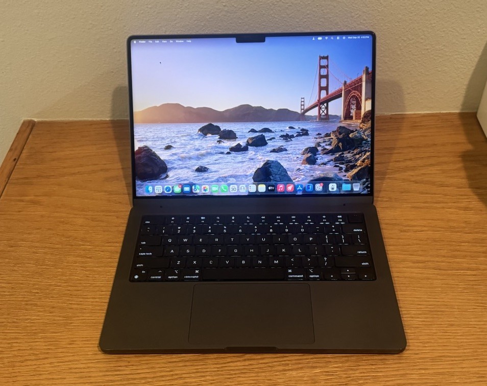 Apple MacBook Pro A2992 14in M3Pro 12 Core CPU 36GB RAM 1TB SSD - AppleCare 6/27