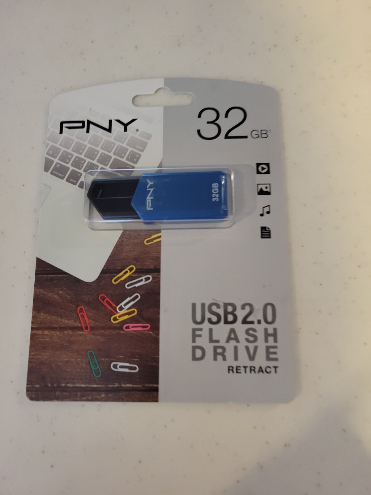 PNY USB 2.0 FLASH DRIVE RETRACT 32GB