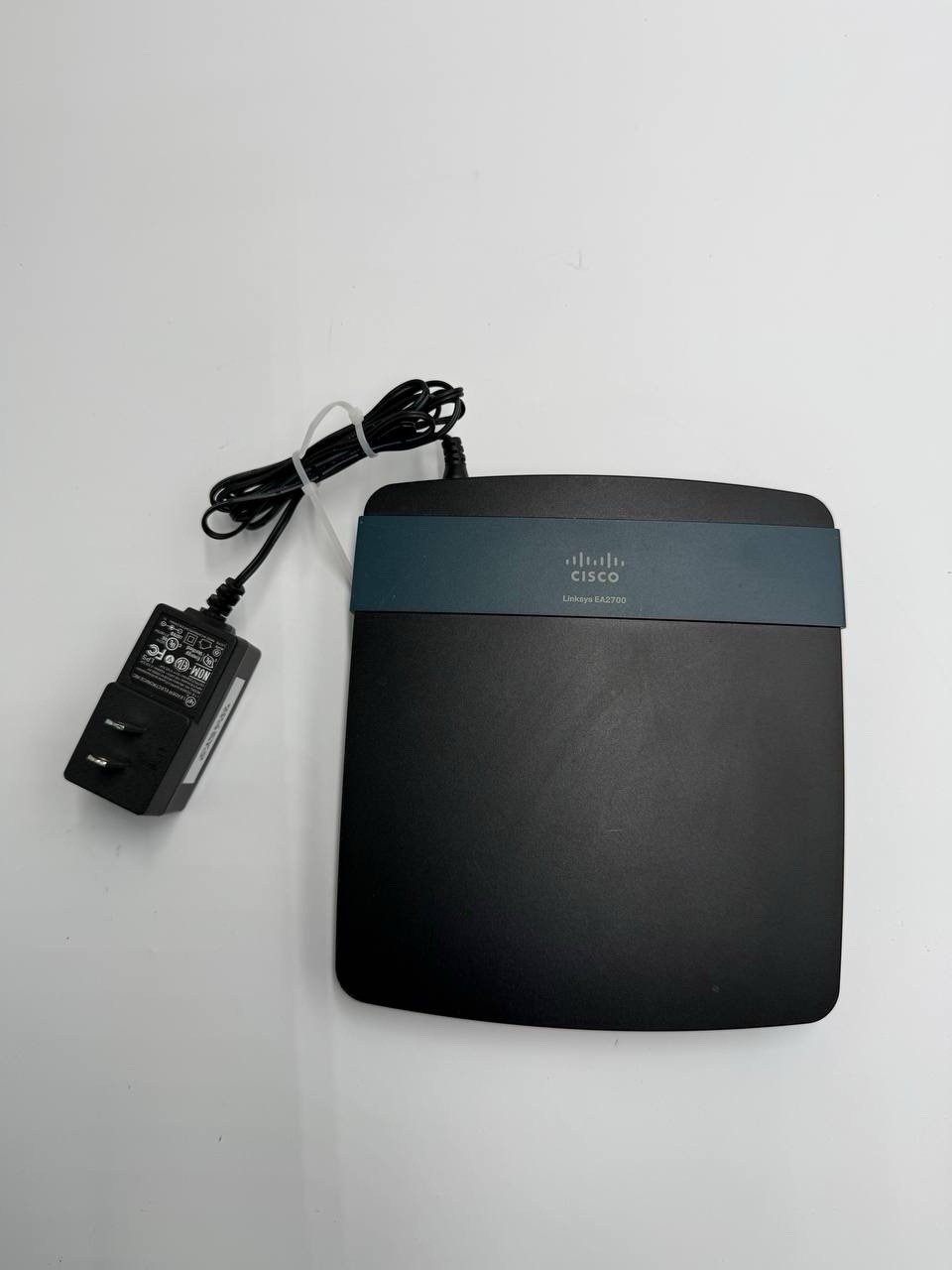 Cisco Linksys EA2700 Dual Band Wireless N Router with Power Adapter Bundle