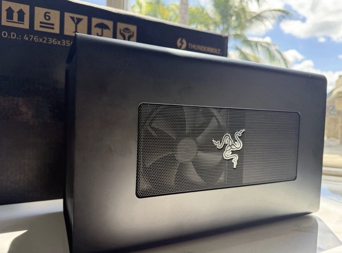 Razer Core X eGPU 650W Thunderbolt 3 External GPU Enclosure CIB Excellent