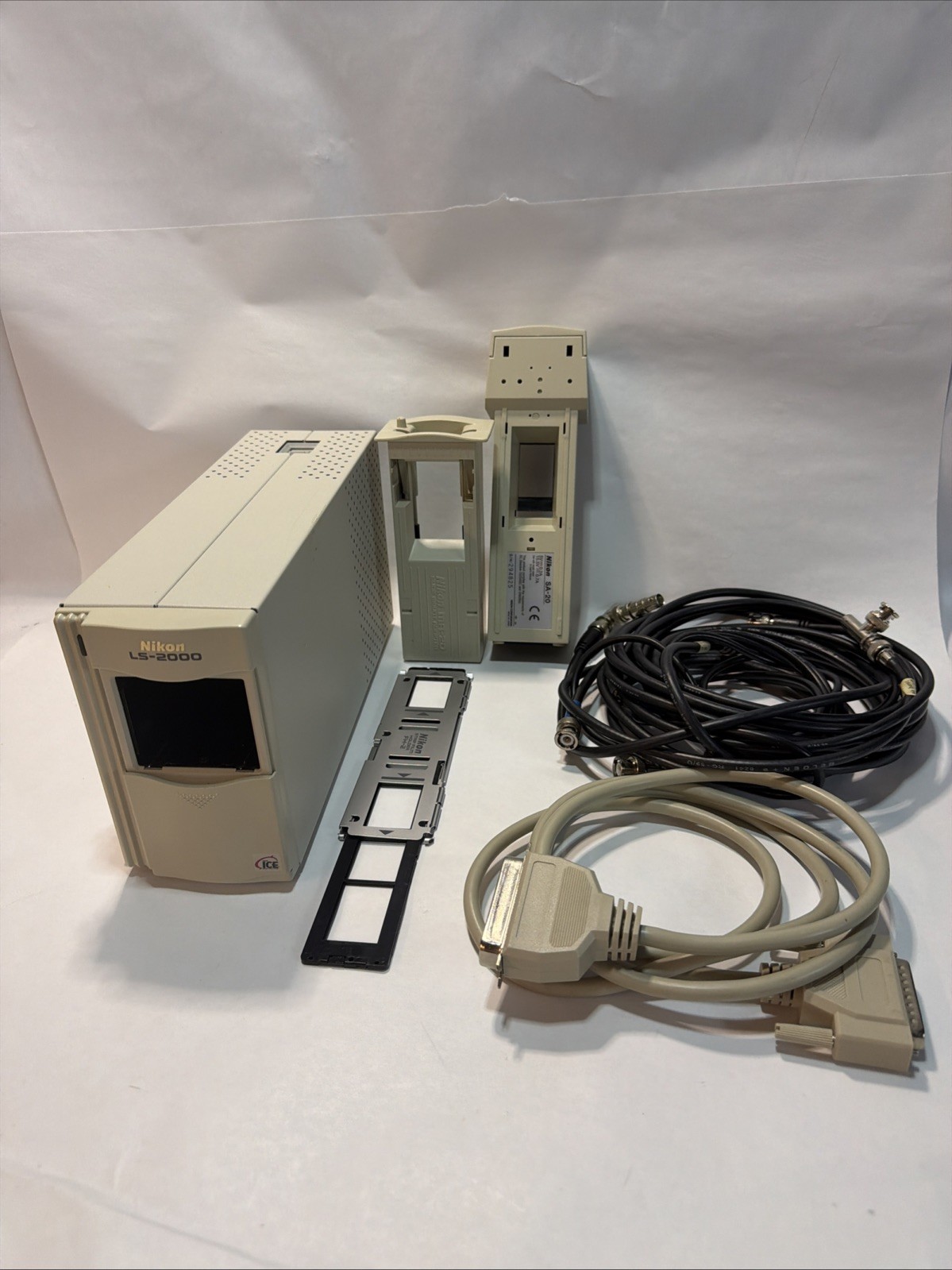 Nikon LS‑2000 35mm Film Scanner + SA‑20 Slide Feeder MA-20 And FH-2