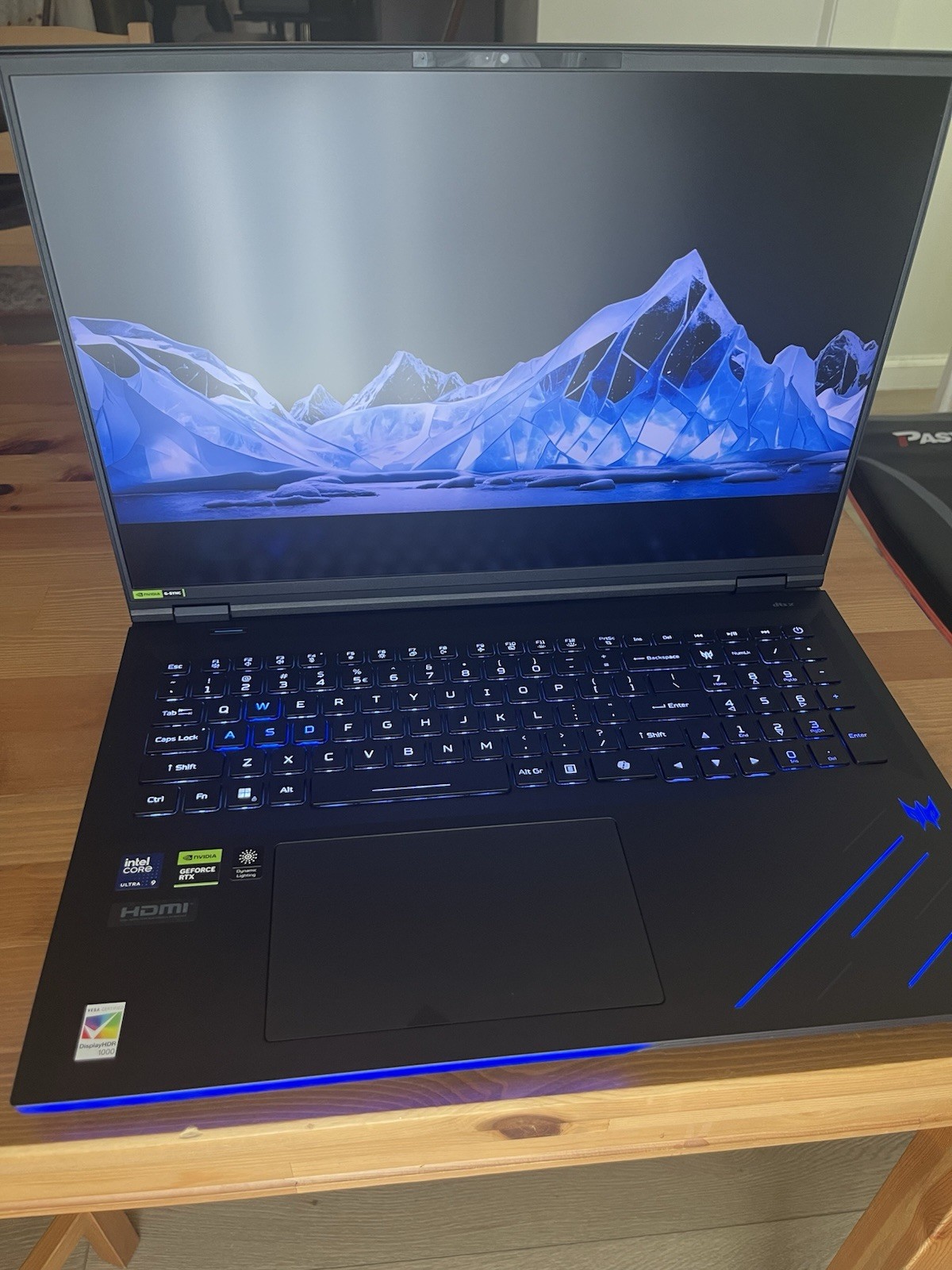 Acer Predator Helios 18 AI PH18-73
