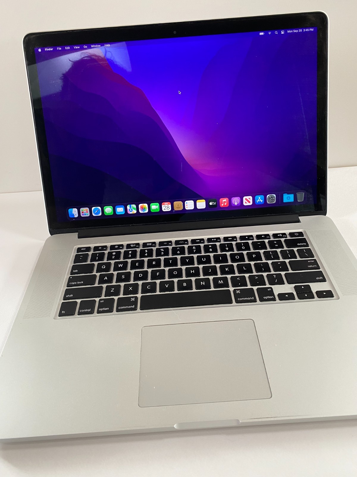 Apple MacBook Pro Retina Quad Core Intel Core i7, 15” 2.5 GHz 16 GB RAM 250 GBHD
