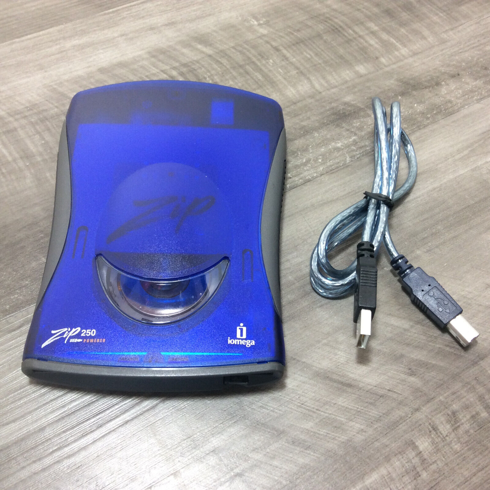 Iomega Zip 250 250MB USB Drive Z250USBPCMBP USB Powered Blue - Works Nicely