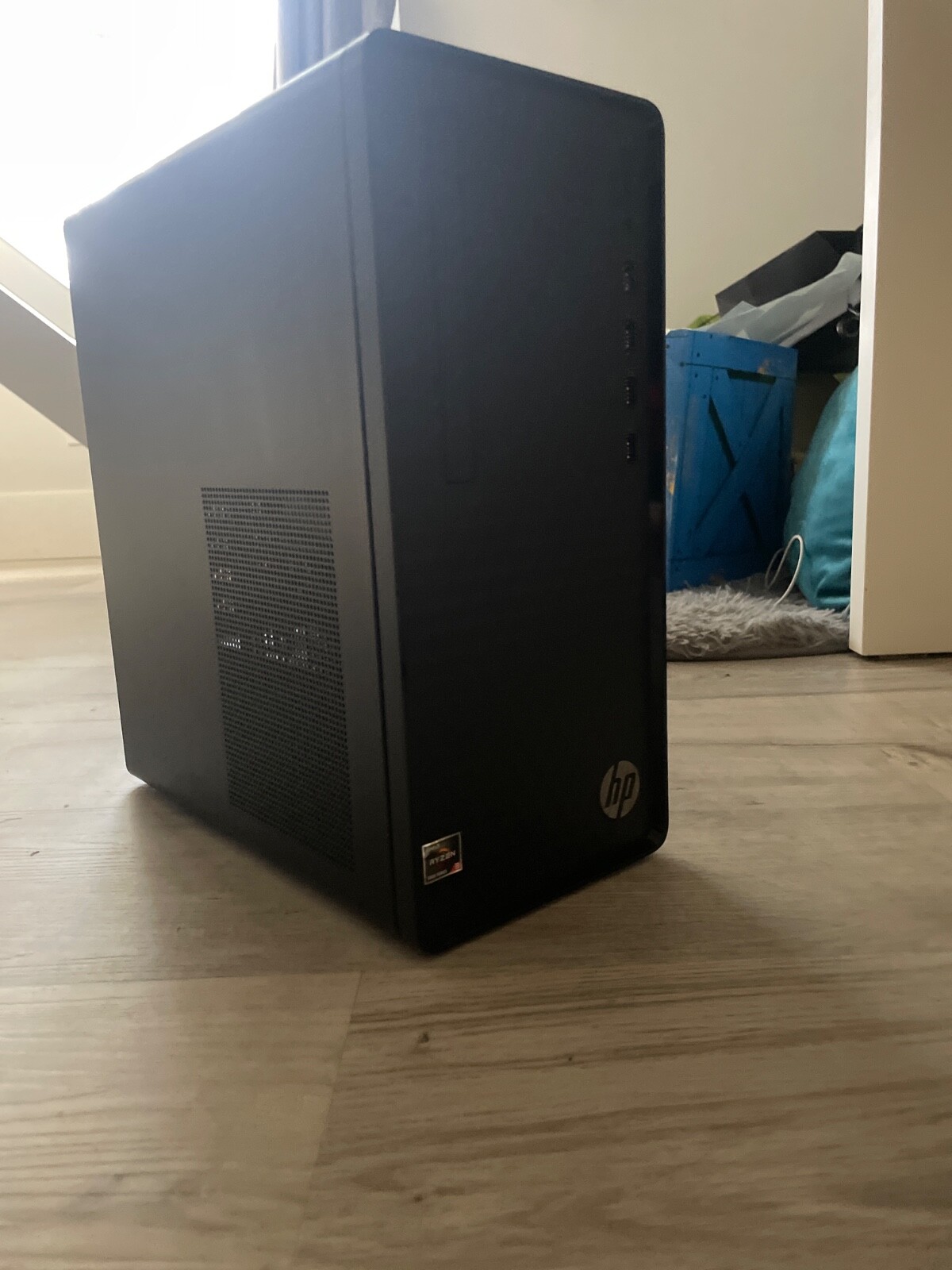 HP Desktop MO1-F3214 AMD Ryzen 3 8 GB DDR4 RAM AMD Radeon graphics