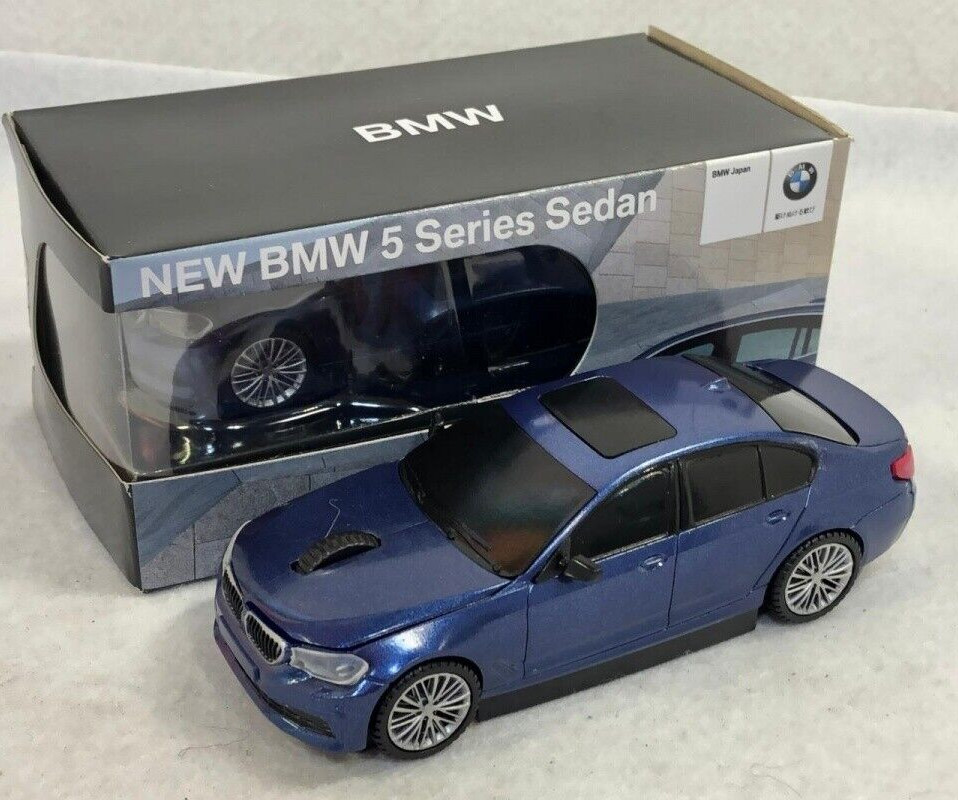 BMW New 5 Series Sedan Blue Mini Car Type Wireless Mouse Computer Equipment