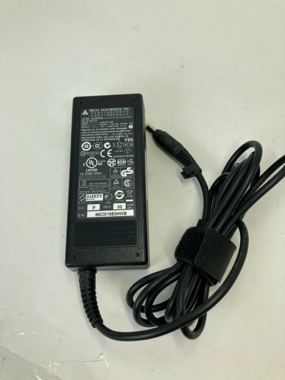 Genuine OEM HP DELTA 65W AC Adapter Power ADP-65JH BB 586992-001 587303-001