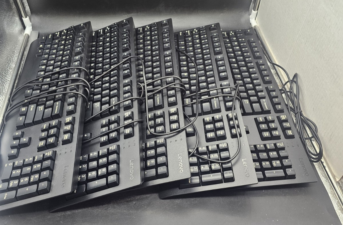Lenovo SK-8827 Traditional Wired Keyboards 00XH688 Lot 5