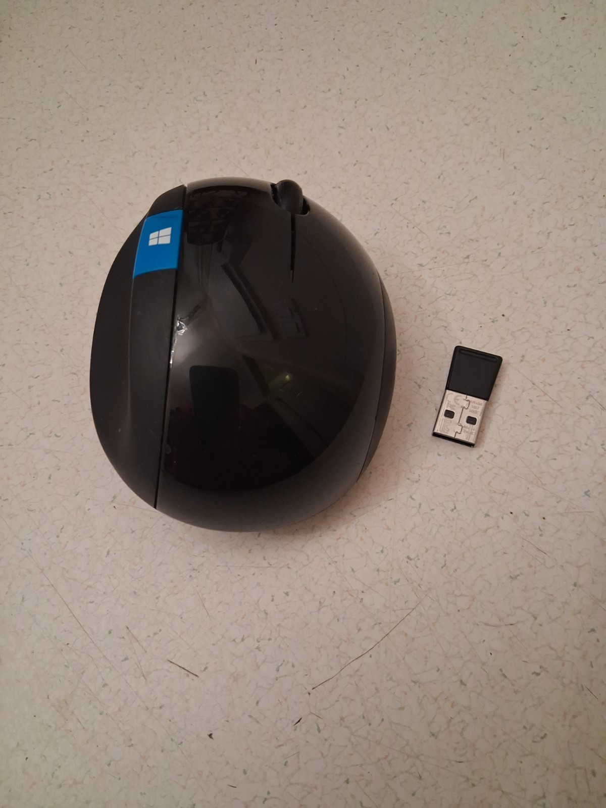 Original Microsoft Sculpt 1560 Ergonomic Mouse w/Dongle
